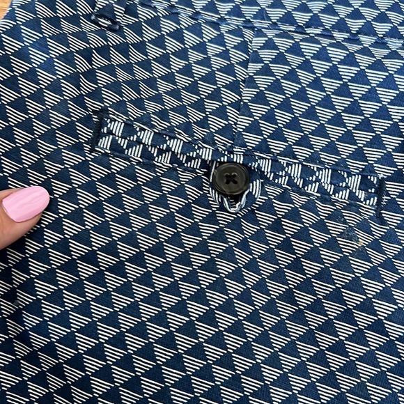 GAP Summer Short Navy/White Triangle Pattern - Picture 13 of 16